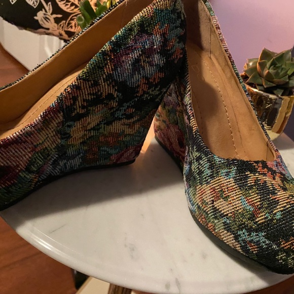 Aldo Wedges. Size 7 - Picture 9 of 16